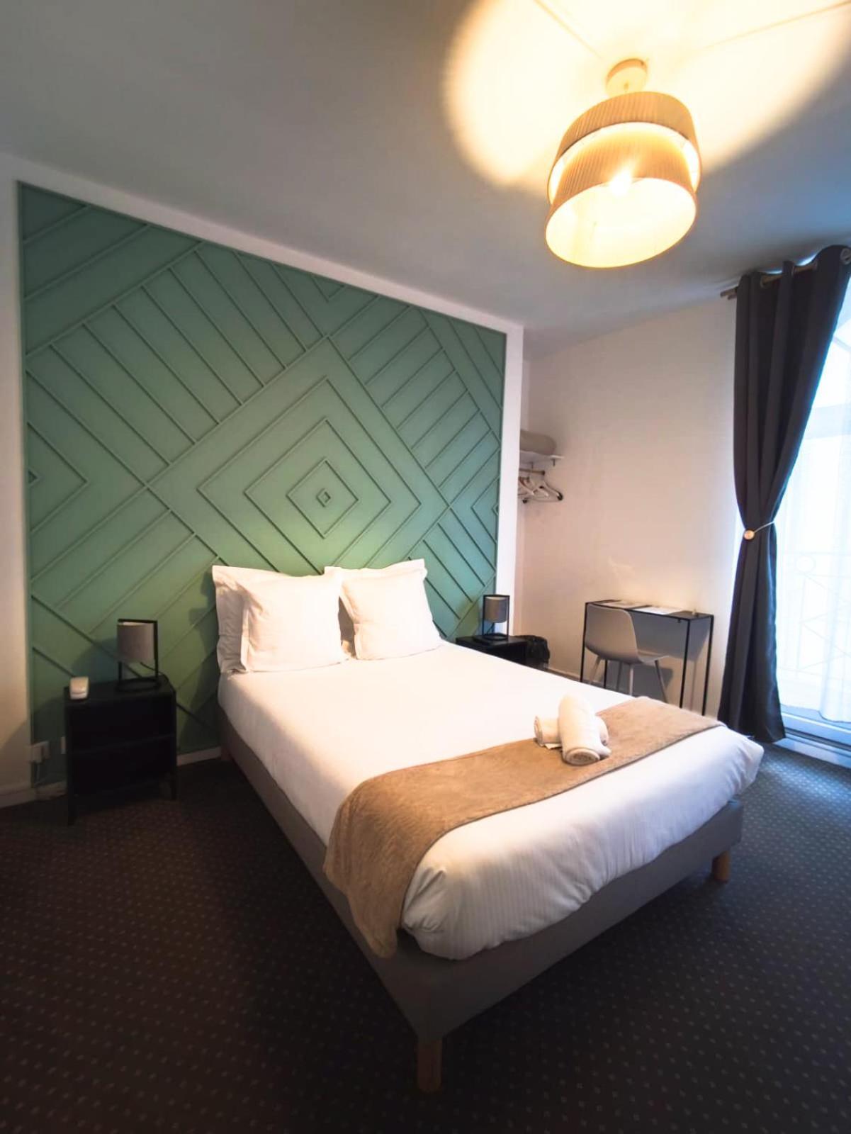 Hotel Le Lion D'Or Bernay  Exteriör bild
