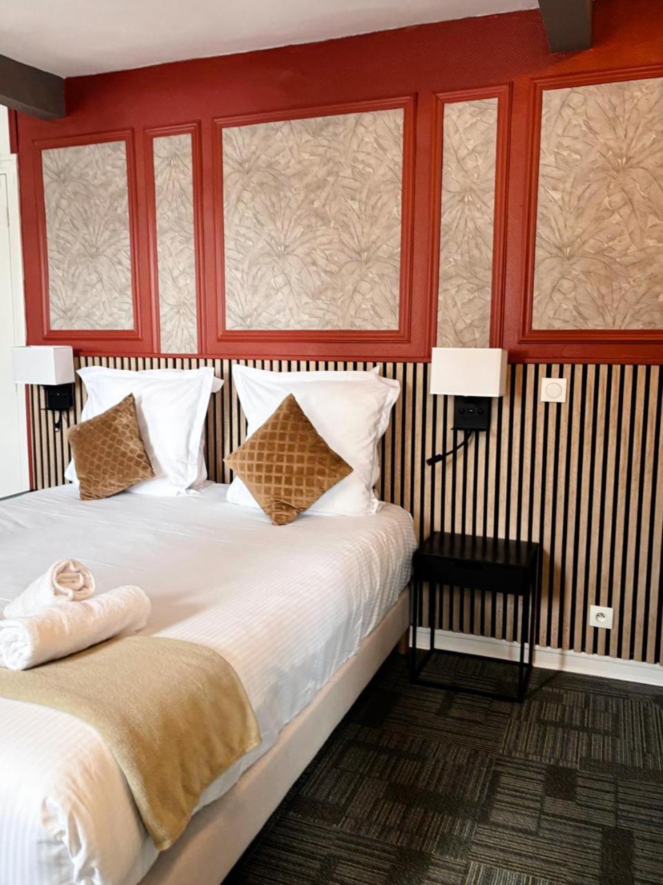 Hotel Le Lion D'Or Bernay  Exteriör bild
